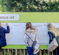 Jesus ist...-Plakat