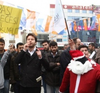 Demo in Trkei gegen Weihnachten