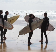 Surfer an Strand