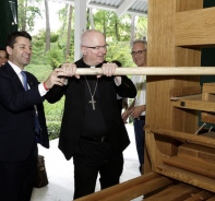 Gottfried Locher mit Charles Morerod im Schweizer Pavillon