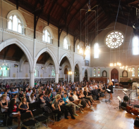 In der Anglikanischen Kirche von Neuseeland wird das Konzept Local Shared Ministry angewendet. 