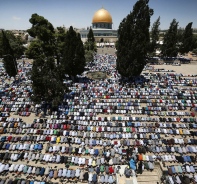 Muslime vor dem Felsendom