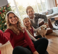 Familie hat sich fr Weihnachten rausgeputzt.