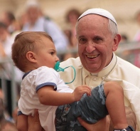 Papst Franziskus hat das Recht auf Leben und Schutz der Familie betont.