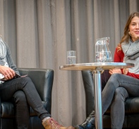 Beatrice Grdel von der Pfimi Bargen im Gesprch mit Melanie Owen.