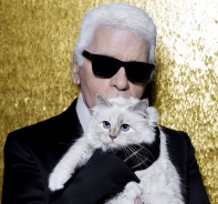 Karl Lagerfeld mit seiner Katze