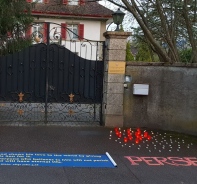 Aktion am Karfreitag vor den Toren der Botschaften in der Schweiz