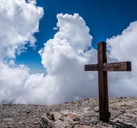 Kreuz auf einem Berg