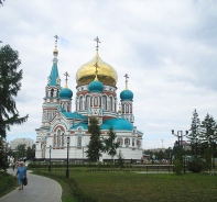 Die Omsker Mari-Entschlafens-Kathedrale (Bild: Wikipedia)