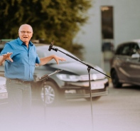 Klaus-Dieter Mauer whrend der Predigt beim Autokino