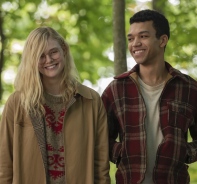 Violet und Theodore (Elle Fanning und Justice Smith) in einer Szene aus All die verdammt perfekten Tage