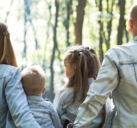 Eltern mit Kindern