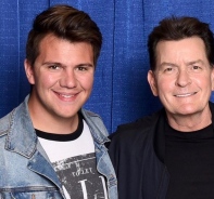 Dylan Novak und Charlie Sheen