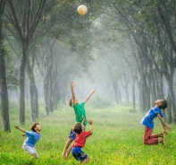 Spielende Kinder