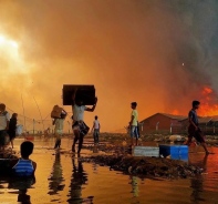 Ein Feuer im grssten Flchtlingslager Myanmars