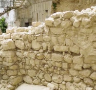 Freigelegter Abschnitt der Jerusalemer Stadtmauer