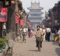 Chinese auf einem Fahrrad