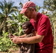 Don Foster bei den Pygmen