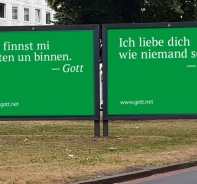 Die Plakate sind zum Teil auch im norddeutschen Dialekt.