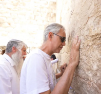 Andrea Bocelli besucht die Klagemauer in Jerusalem